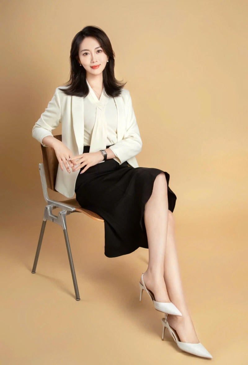 Mrs.Trần Bảo Hồng